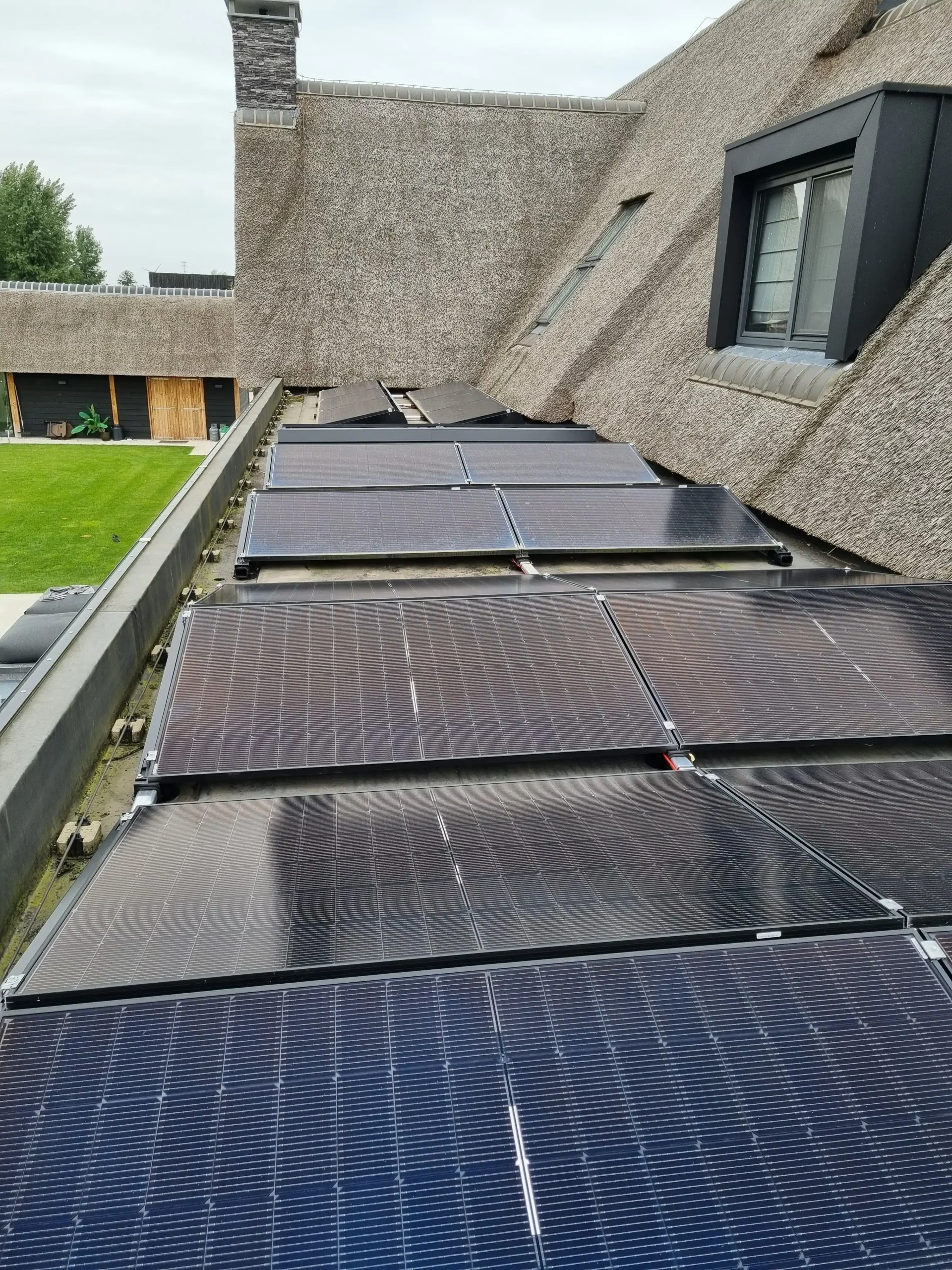 Zonnepanelen op een dak in Zuid-Holland